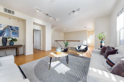 37 Secret Gdn, Irvine CA  92620-4804 exterior