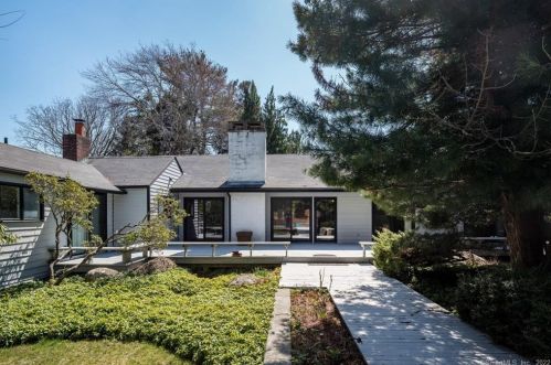 22 Hemingway Rd, Niantic, CT 06357-3734