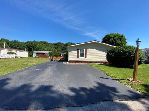 4 Idlewild Ct, Coventry, RI 02816-4019