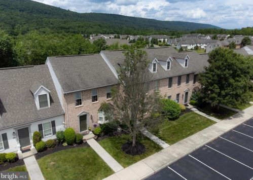221 Timber View Dr, Harrisburg, PA 17110-3992