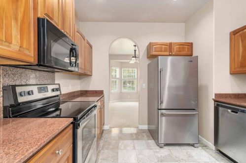 1007 Cyn Edge Dr, Austin TX  78733-2005 exterior