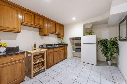 1306 Gilman Ave, San Francisco CA 94124-3243 exterior