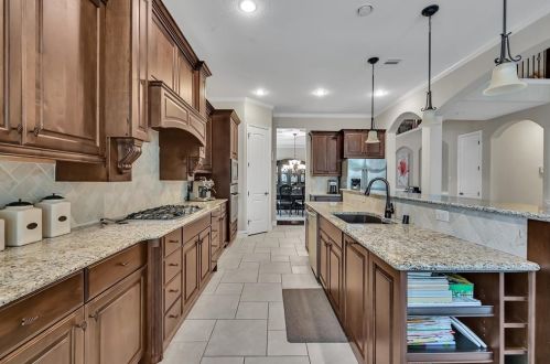 2406 Belton Shores Dr, Conroe TX  77304-4582 exterior