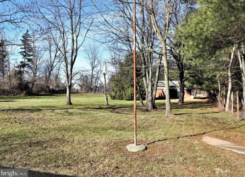 20 Upper Fry Rd, Trenton NJ 08628-2719 exterior