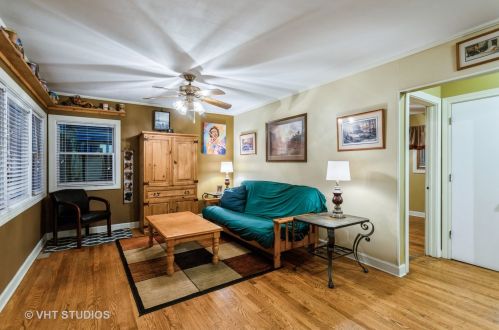 371 Lincoln Ave, Villa Park, IL 60181-1902