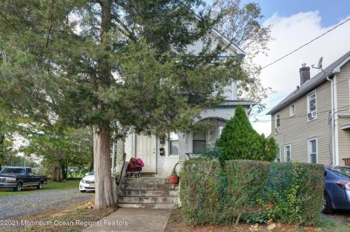 3 1st St, East Freehold, NJ 07728-2405