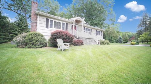 6 Oakwood Ct, Norwalk, CT 06850-1320