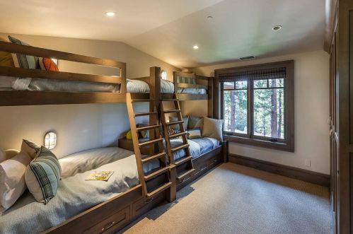 9654 Dunsmuir Way, Truckee CA  96161-4268 exterior