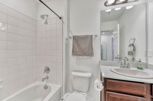 21543 59th Pl, Denver CO  80019-6614 exterior