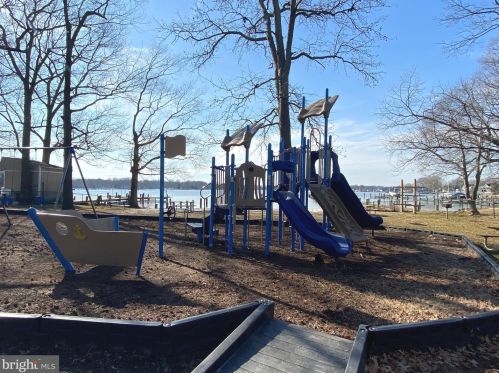 4946 Beech St, Shady Side MD 20764-9666 exterior