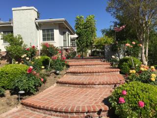 1600 Ben Lomond Dr, Glendale CA  91202-1250 exterior