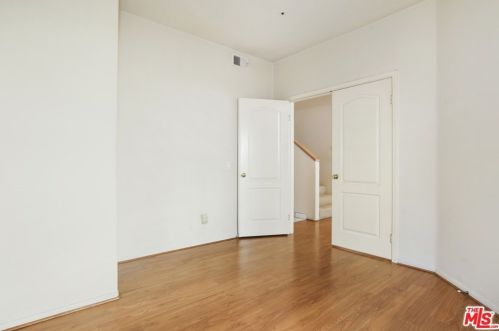 889 Calle Amable, Glendale CA  91208-3058 exterior