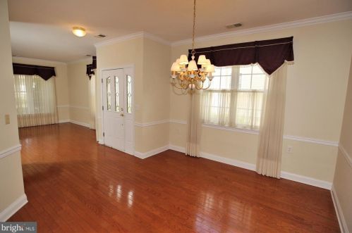 6 Hummingbird Dr, Trenton NJ  08690-3557 exterior