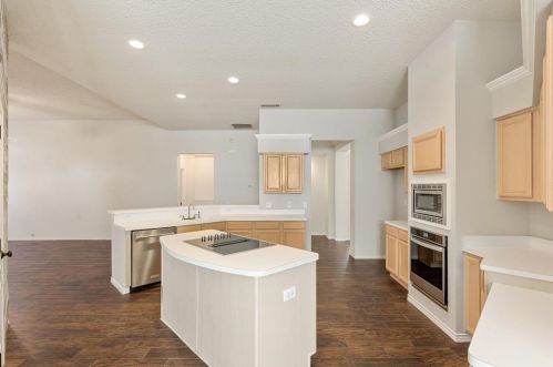 2205 Rachel Ct, Carrollton TX exterior