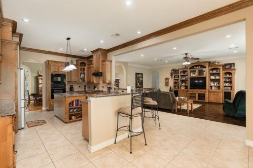 359 Westwood Rd, Angleton TX 77515-7468 exterior