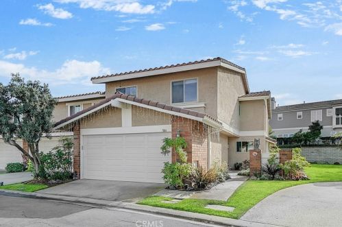 7816 Seabreeze Dr, Huntington Beach, CA 92648-5447