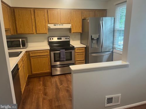 1670 Devil Ln, Woodbridge, VA 22192-2830
