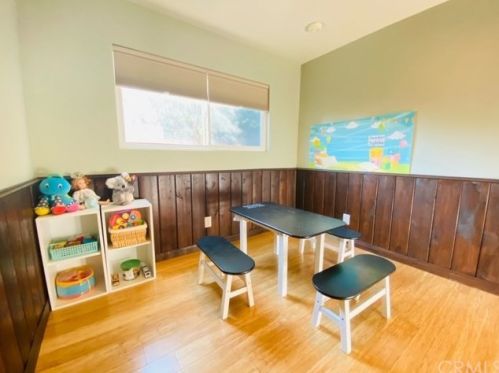 990 25 St, Upland CA 91784-1006 exterior