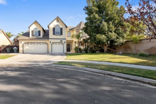 1104 University Ct, Visalia, CA 93291-8447