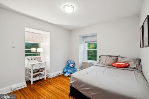 25 Gravers Ln, Philadelphia PA 19118-0041 exterior