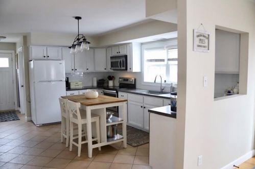 8 Old Hopkinton Rd, Westerly, RI 02891-1439