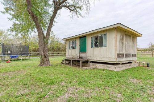 810 Sledge St, Uhland TX 78640-5609 exterior