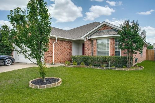 9086 Rushing River Dr, Fort Worth TX  76118-7736 exterior