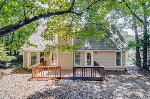1733 Indian Ridge Dr, Holly Springs, GA 30189-6858