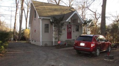 78 Thibault Ln, Tiverton, RI 02878-3108