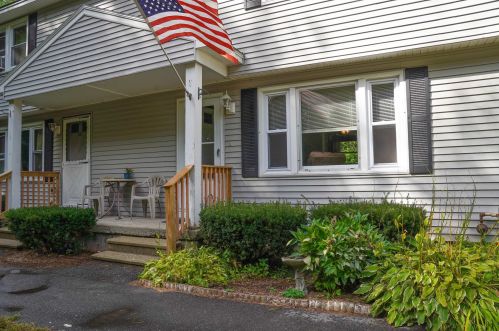 102 Granite St, Londonderry, NH 03053-3795