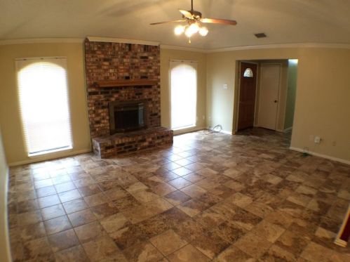 8212 Lara Ln, Fort Worth TX  76148-1112 exterior