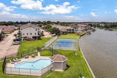 2034 Glencove Dr, Taylor Lake Village TX  77586-3318 exterior