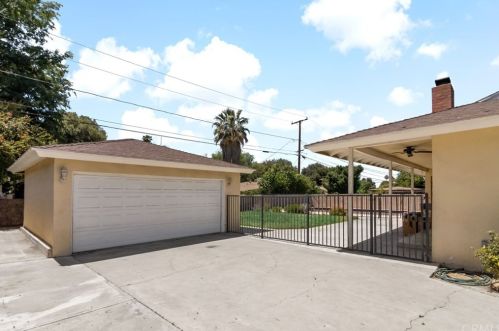 2832 David St, Riverside CA  92506-4299 exterior