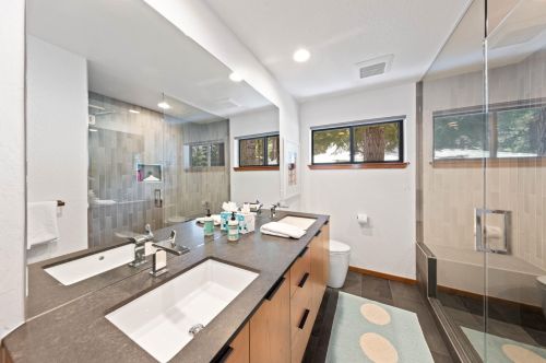 737 Conifer, Truckee CA  96161-3942 exterior