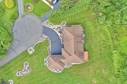 1335 Laurel Ct, Mountainside, NJ 07092-1403