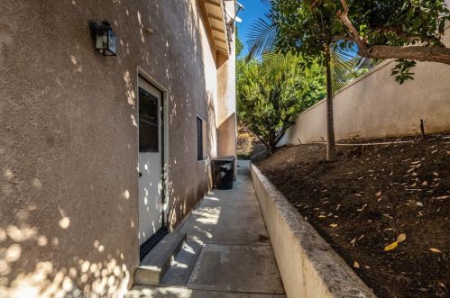 7551 Hollow Oak Rd, Anaheim CA  92808-1429 exterior