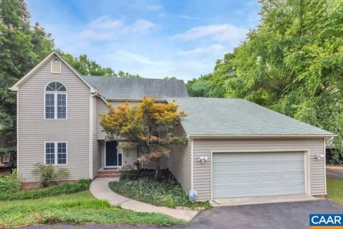 2039 Whispering Woods Dr, Charlottesville, VA 22911-7202