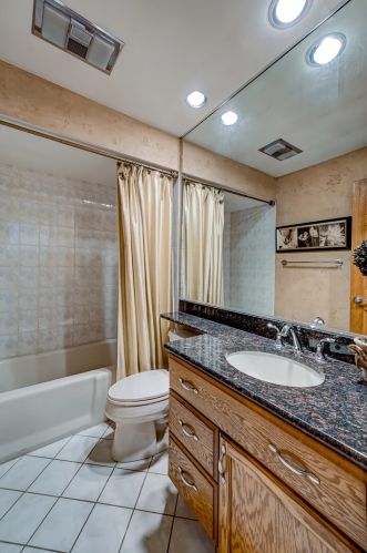 8300 County Line Rd, Willowbrook IL  60527-5719 exterior