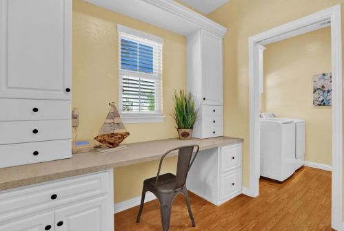 1156 Sugarbush Dr, Vista CA 92084-7464 exterior