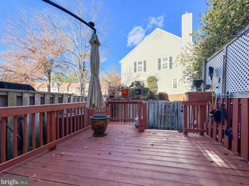 7496 Laurel Oak Ct, Springfield VA  22153-3552 exterior