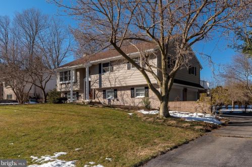 1851 Wickersham Ln, Lancaster, PA 17603-2327