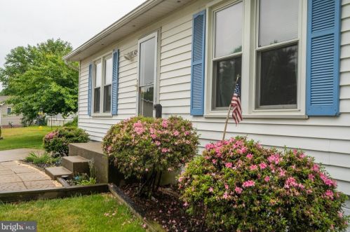 152 Oak View Dr, Leesburg, VA 20175-4028