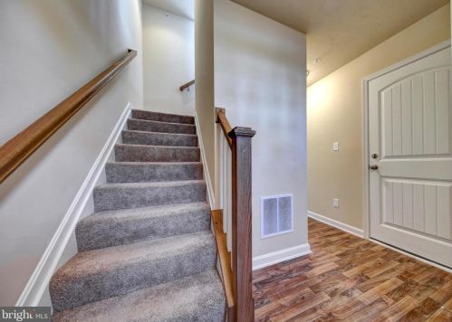 34 Overlook Dr, Hanover PA 17331-7923 exterior