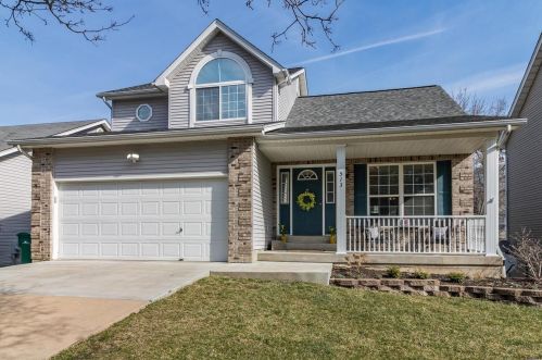 513 Winter Bluff Dr, Fenton, MO 63026-6574