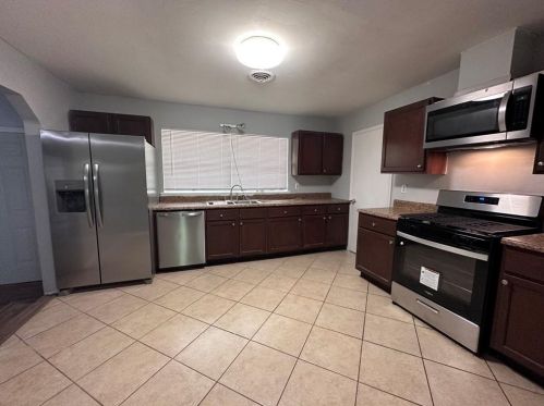 2525 Lewfield Cir, Atlanta GA  30316-3954 exterior