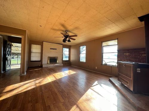 2046 Fm 121, Whitewright TX 75491-7130 exterior