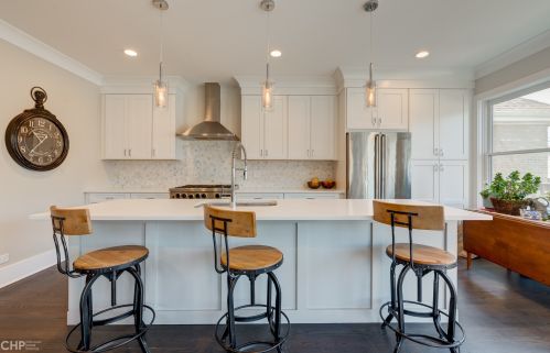 5718 Leonard Ave, Chicago, IL 60646-5514