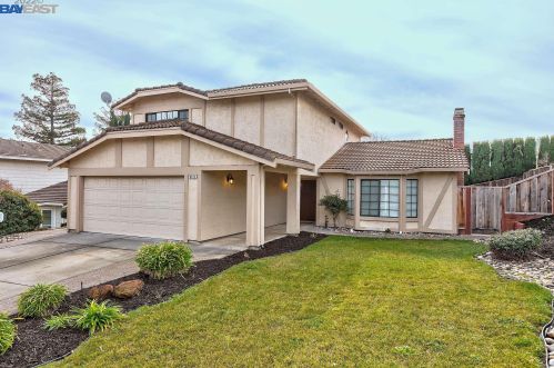 8075 Iglesia Dr, Pleasanton, CA 94568-1366