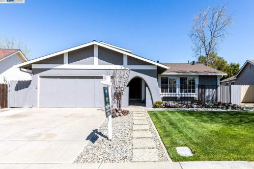 887 Hanover St, Livermore, CA 94551-1553