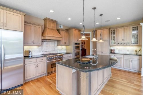 5 Hawthorne Ct, Saint Paul MN  55127-6476 exterior